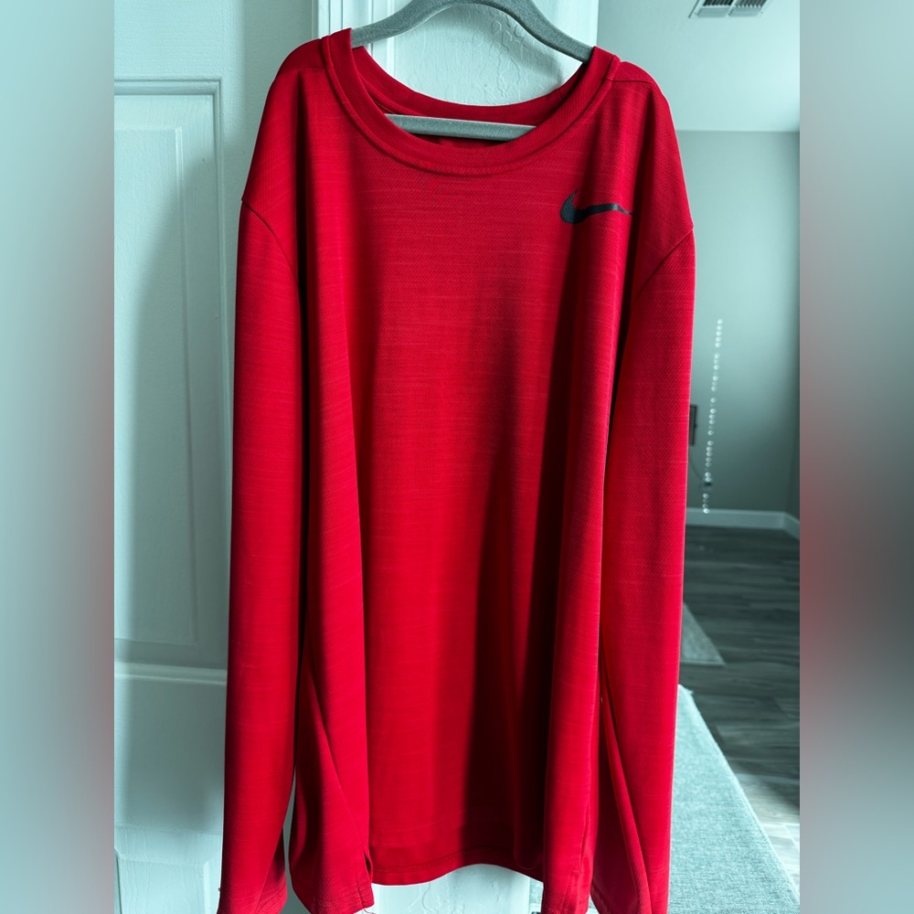Nike Dri-FIT Red Athletic long sleeve men’s small shirt